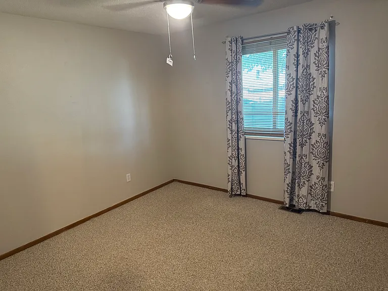 636 Starlight Dr — Photo 2