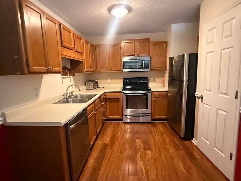600 N 35th St #103 — Photo 3