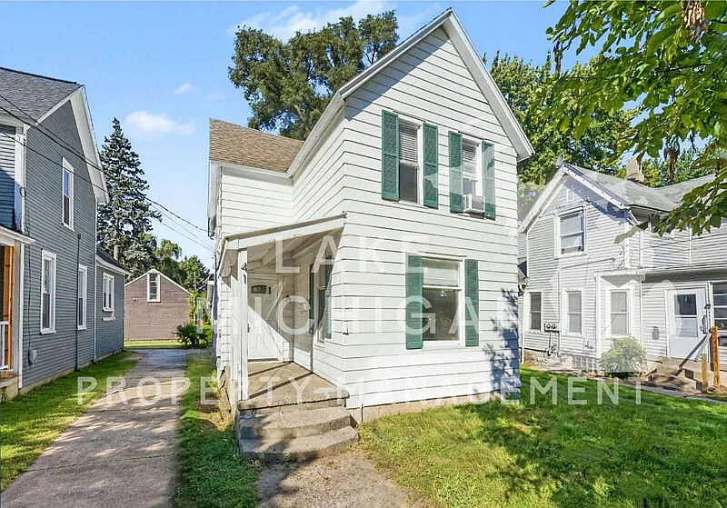 41 Diamond Ave NE