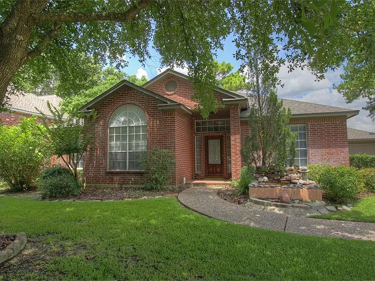 25731 Lake Lawn Dr — Photo 1