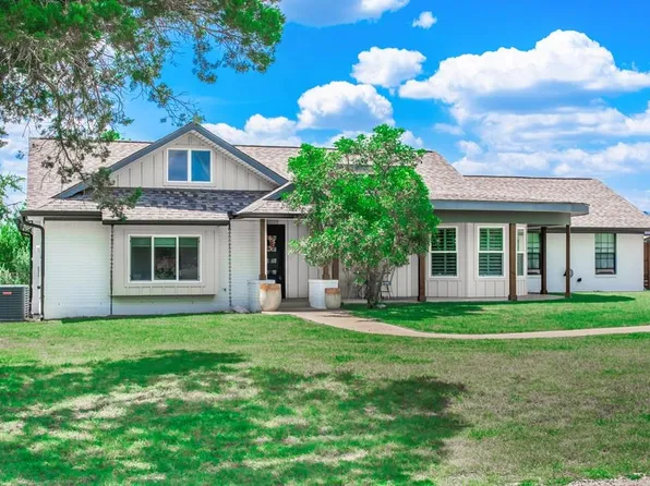 102 Bowie Dr, Kerrville, TX 78028