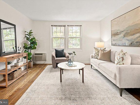 3rd image of 202 N George Mason Dr APT 2