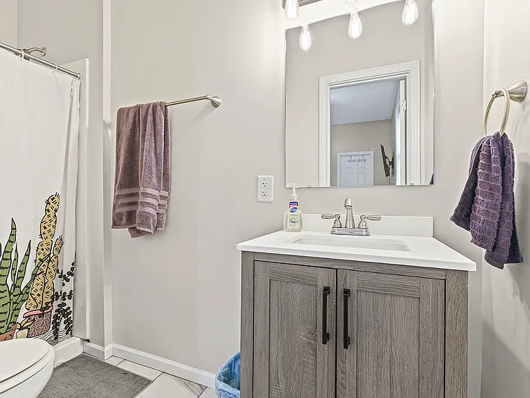 1148 Lexington Ave — Photo 5