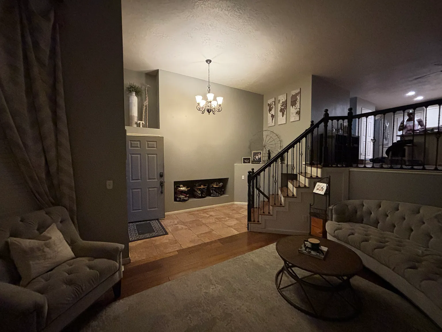 6 bed, 2903 sqft, $3,400 — Photo 2