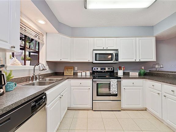 3rd image of 940 Douglas 110 Ave