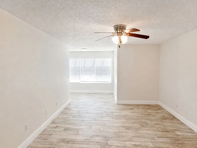 5156 Conroy Rd #16 — Photo 5