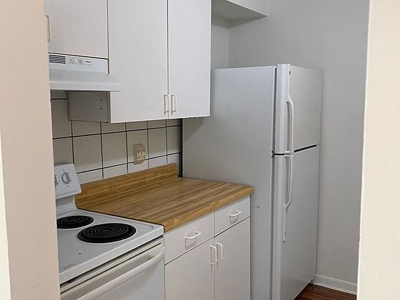 3rd image of 9109 W Hillsborough Ave