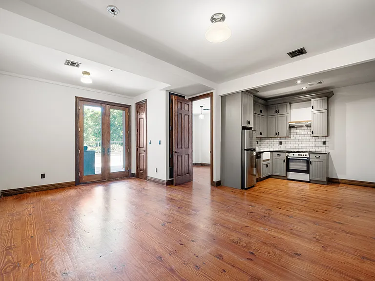 235 Kent Ave #4R — Photo 2