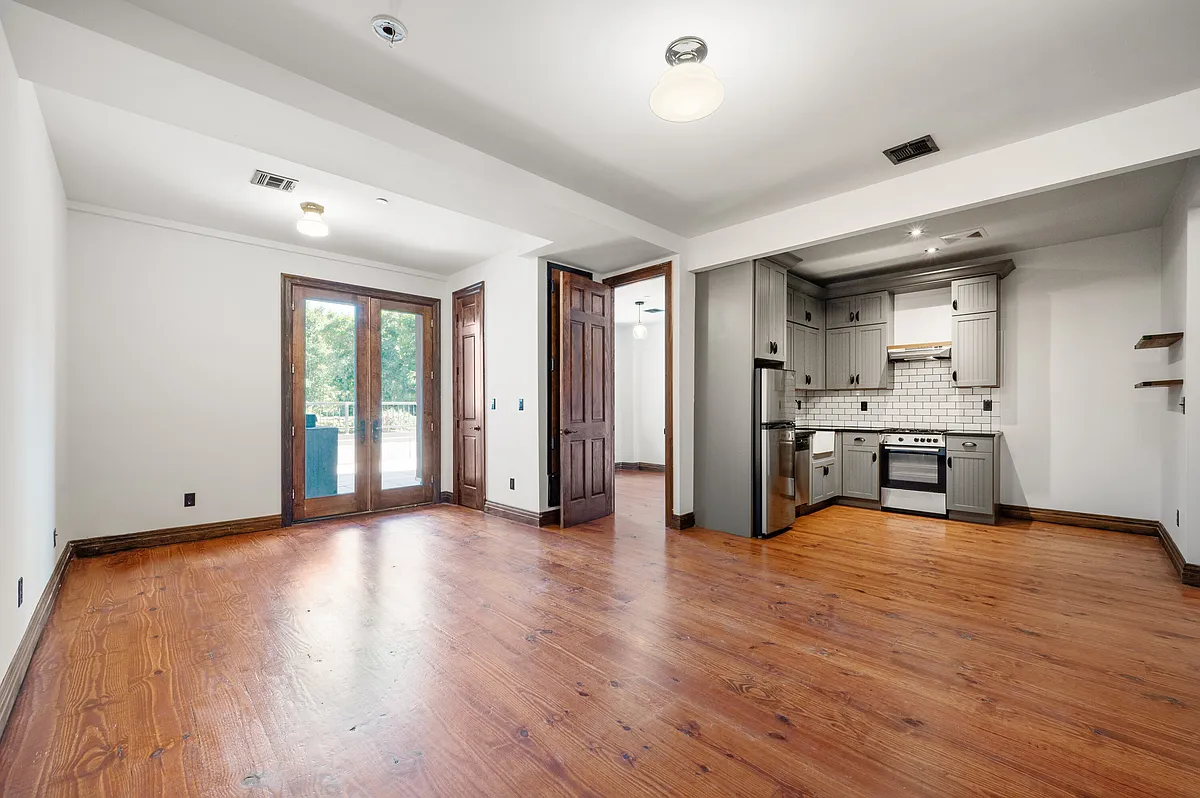 Building Photo - 235 Kent Ave #4R