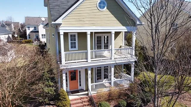 4 bed, 3.5 bath, 2293 sqft, $2,850 — Photo 2