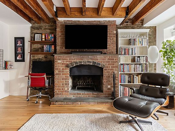 4th image of 421 E 84th St APT 1R