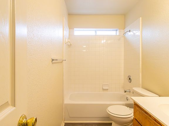 4th image of 3409D Toledo Dr
