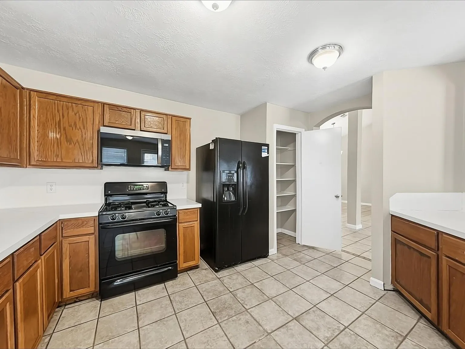 3 bed, 2.0 bath, 2018 sqft, $2,095 — Photo 2