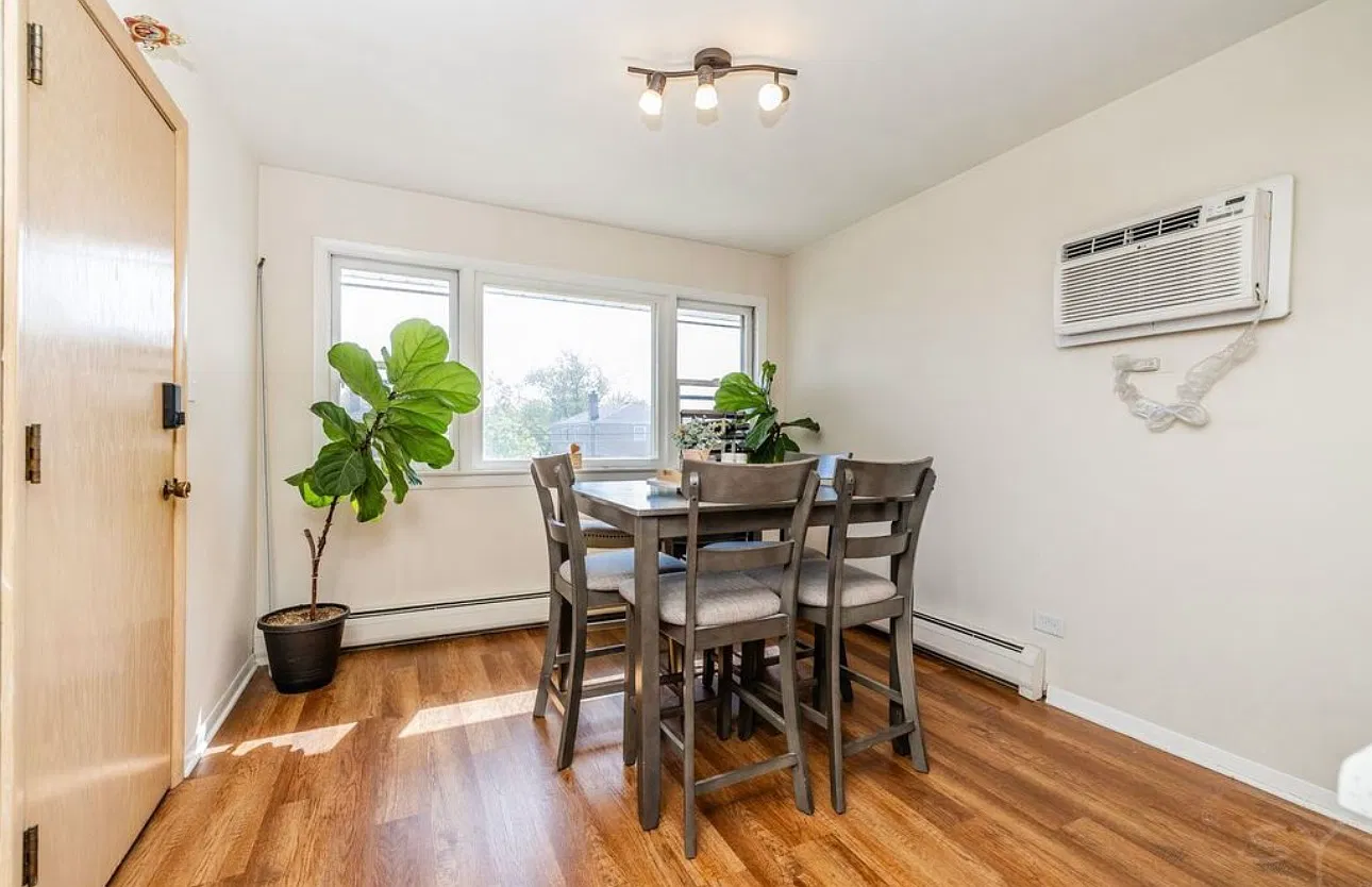 3 bed, 1.5 bath, $2,500 — Photo 3
