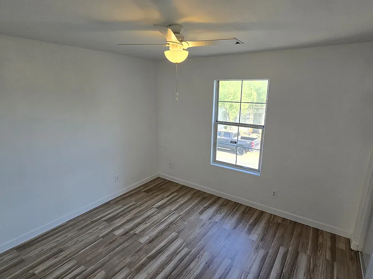 6622 W Polk St — Photo 18