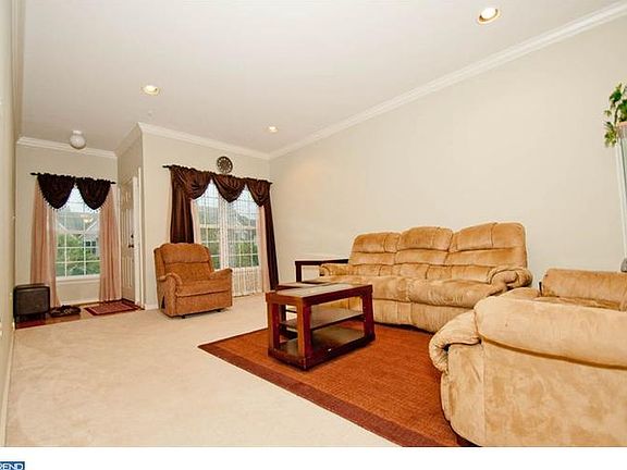 2nd image of 4 Lincoln Dr