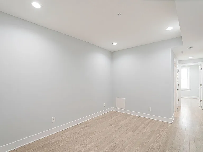 2808 W Oxford — Photo 9