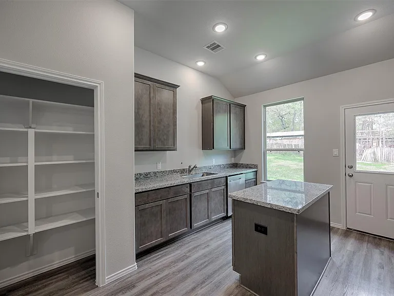 16494 Piper Ln — Photo 2