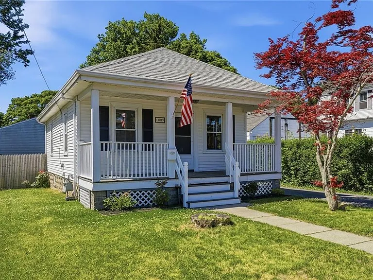 1009 Willett Ave E — Photo 1
