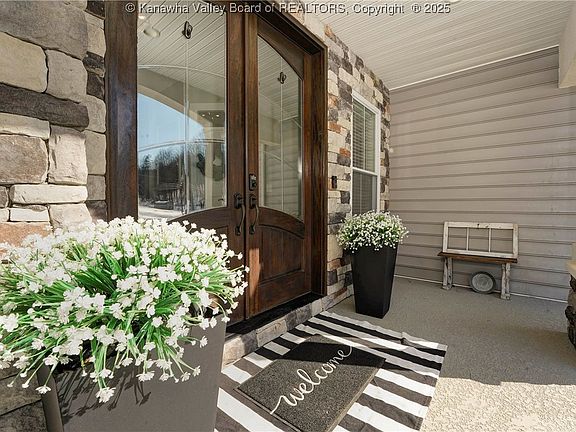 5th image of 214 Erin Ln
