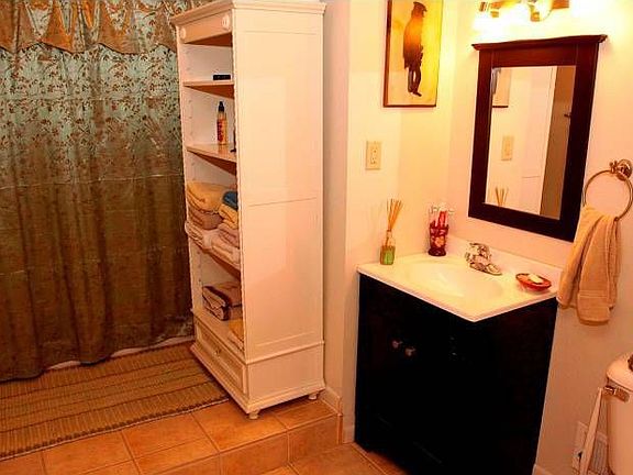 Main Floor Full Bath