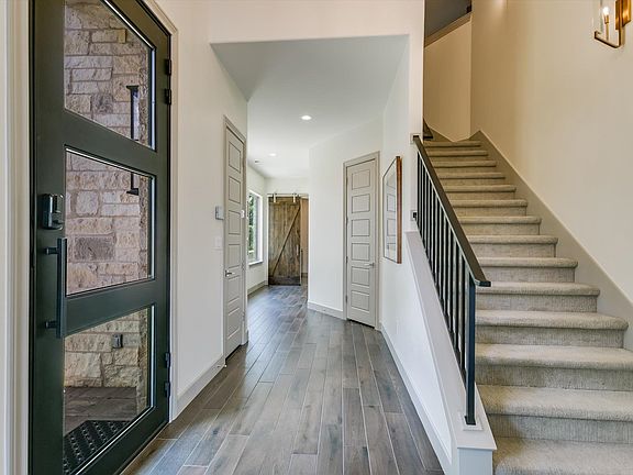 4th image of 407 Lucy Ln.