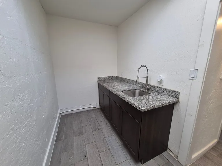 2nd Ave Apartments — Photo 5