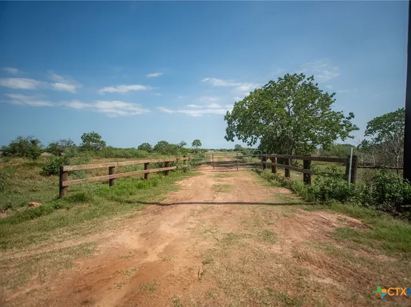 610 County Road 303, Port Lavaca, TX 77979