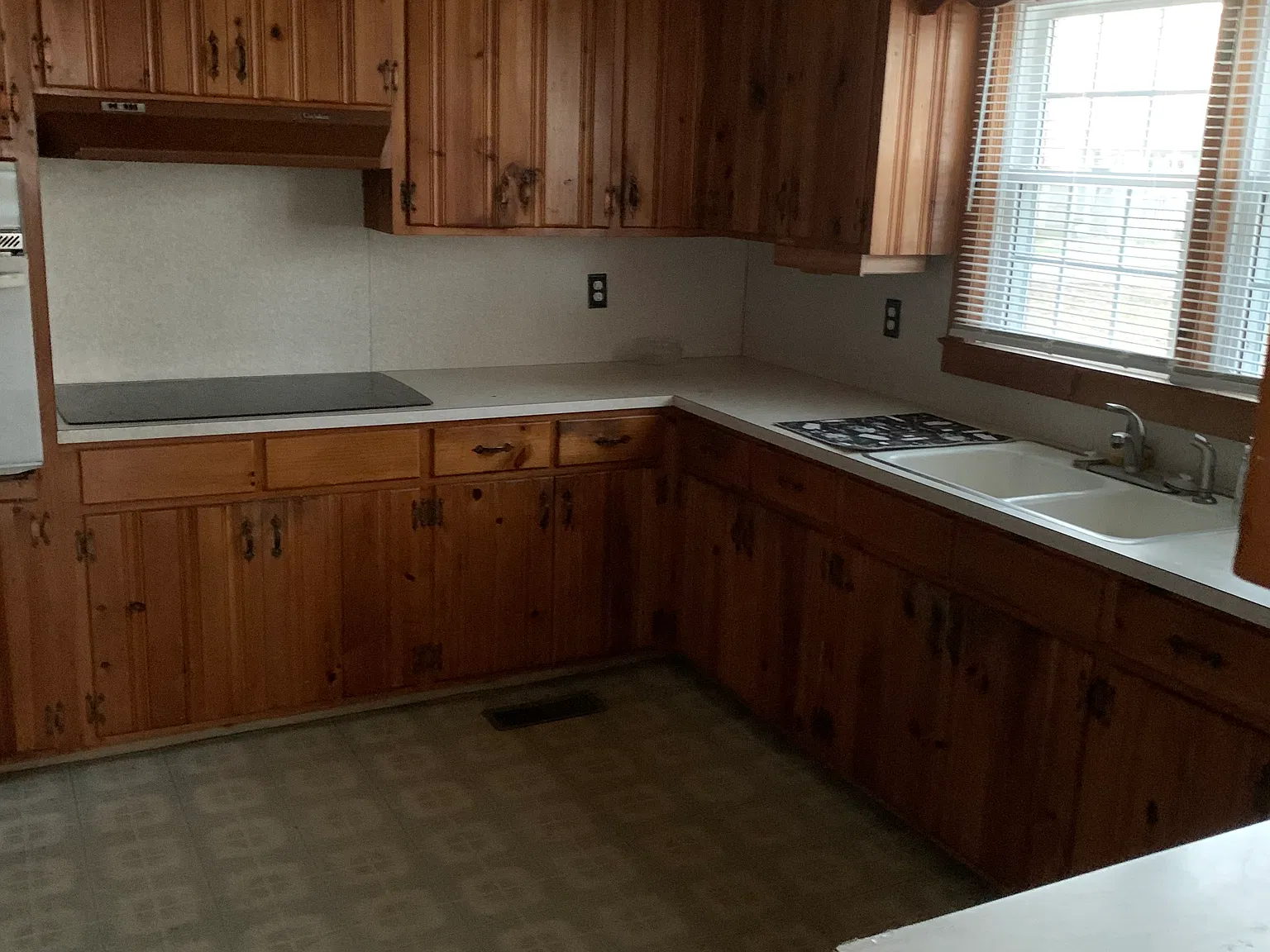 3 bed, 1423 sqft, $1,000 — Photo 3