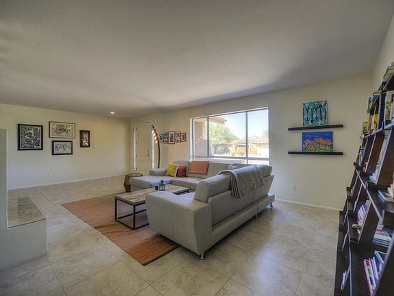 004_Living Room