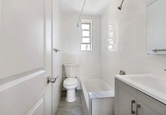 5th image of 225 13th St APT D3