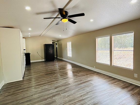 5th image of 110 Pinewood Dr