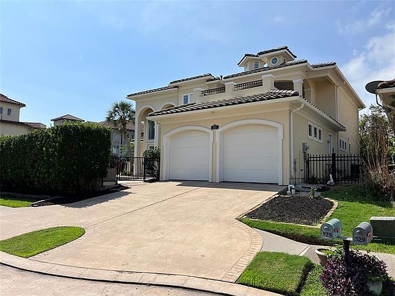 2nd image of 525 Villa Dr