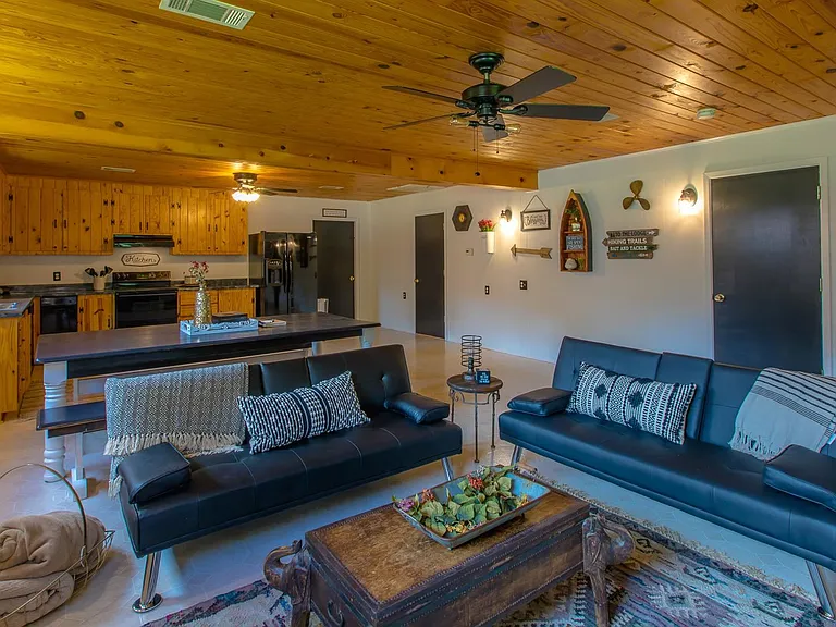 273 Moss Ln — Photo 9