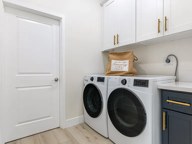10842 Memory Park Ave — Photo 4