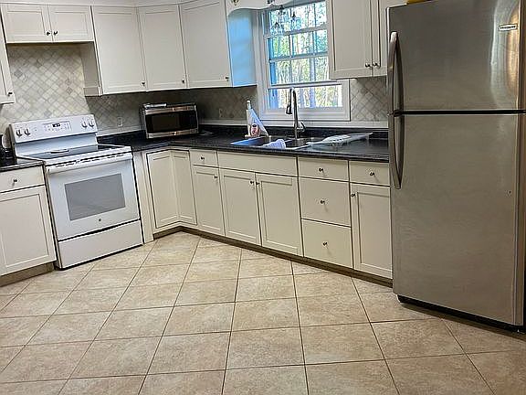 4th image of 82 Parkers Ave