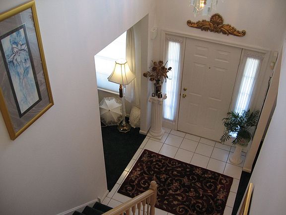 2-story foyer
