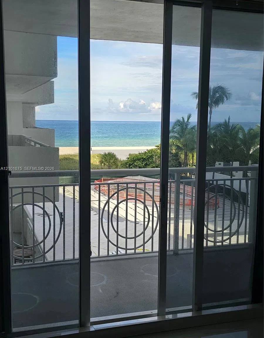Corinthian Condo — Photo 4