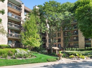 1831 Mission Hills Rd APT 102, Northbrook, IL 60062