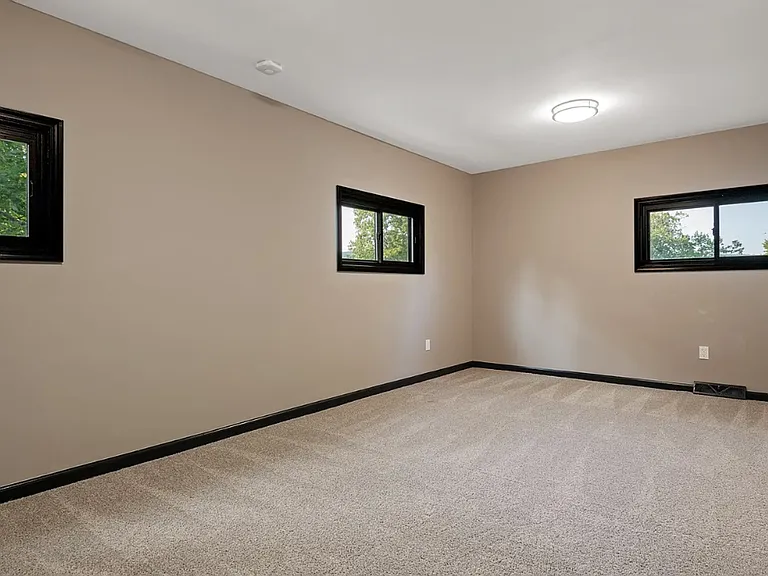 2175 Gale Dr — Photo 22