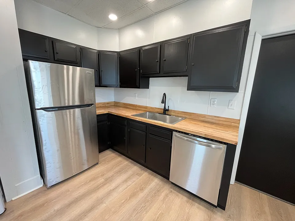 400 W Main St #6