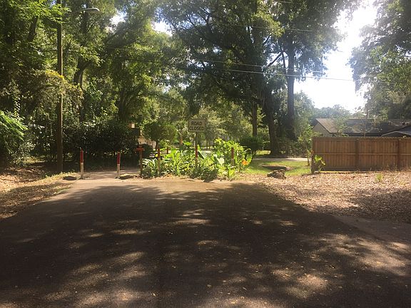 Private dead end street