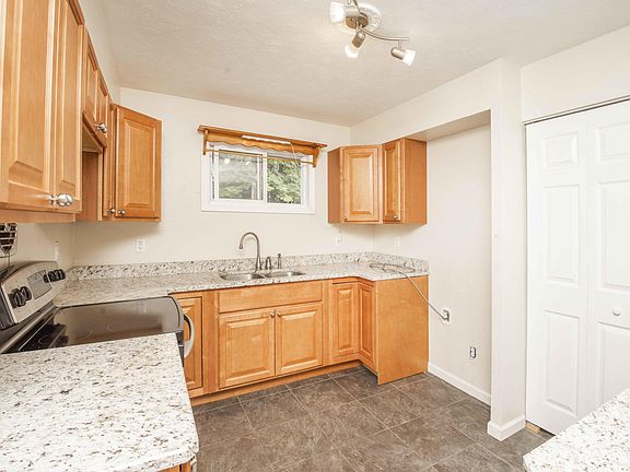 4th image of 1319 E Walnut Grove Dr