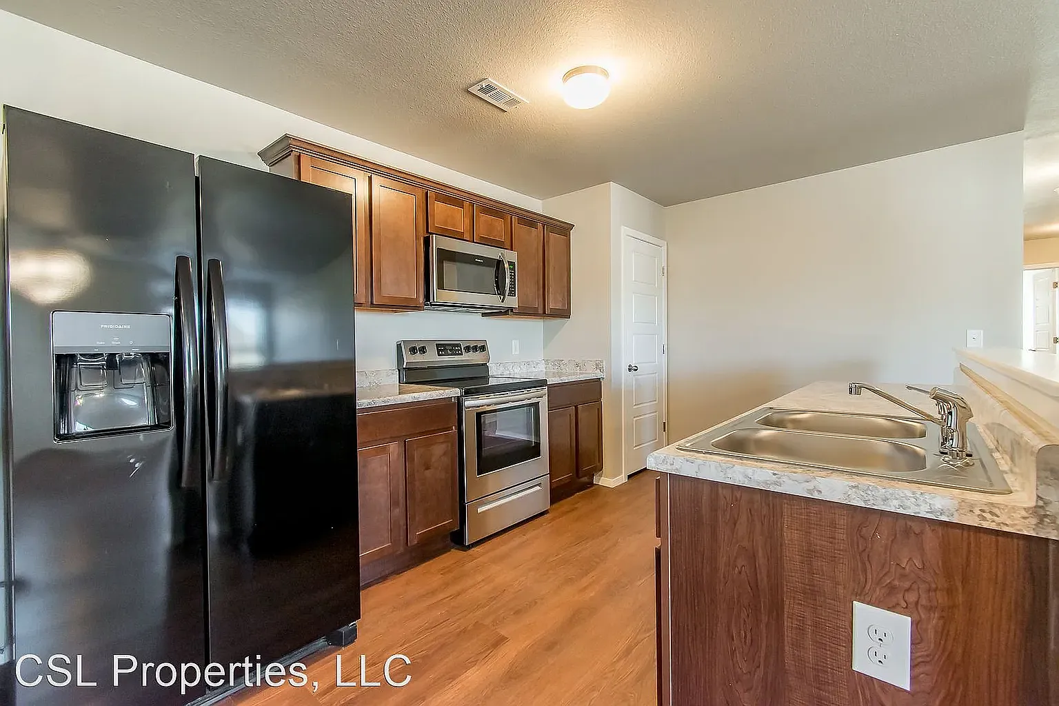 3 bed, 1306 sqft, $1,400 — Photo 3