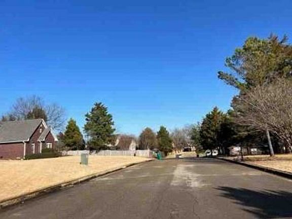 Exterior Neighborhood (street photo)