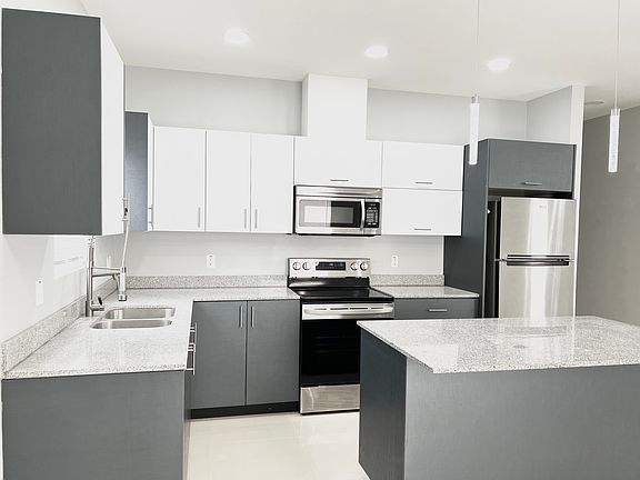 2nd image of 2016 Summerland Ln APT 2
