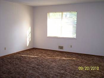3rd image of 11612 Ivanhoe Ct