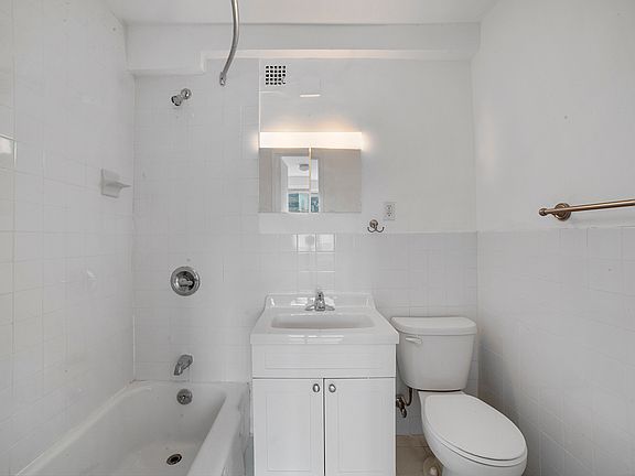 5th image of 430 W 34th St APT 9E