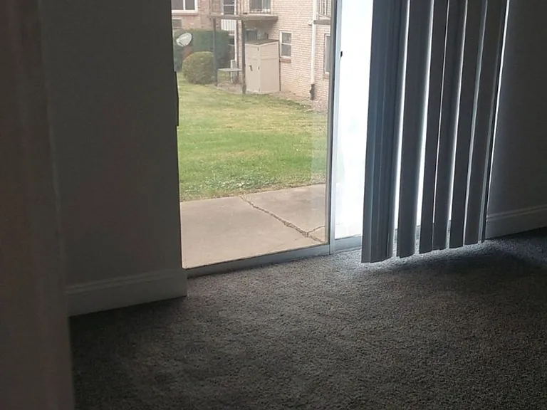 924 Seneca Ct — Photo 32