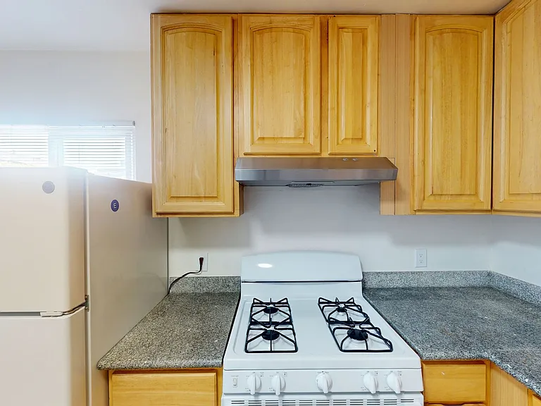22815 Grand St — Photo 11
